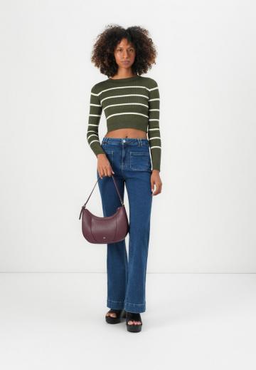 Пуловер в полоску