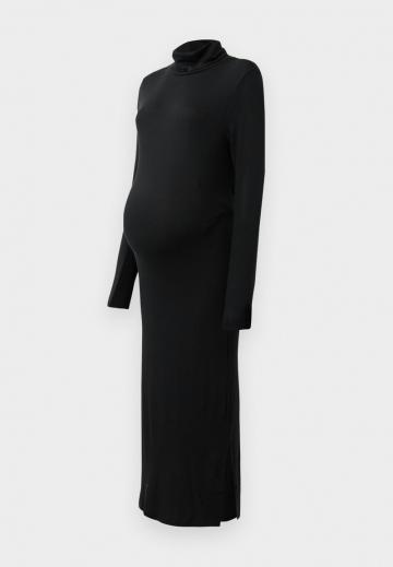 Вязаное платье