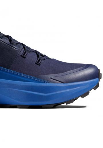 Походные кроссовки