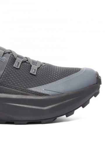 Походные кроссовки