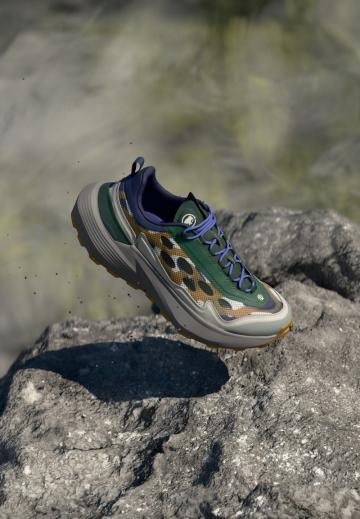 Походные кроссовки