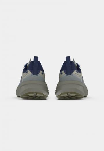 Походные кроссовки