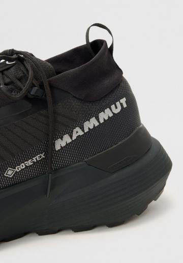 Походные кроссовки