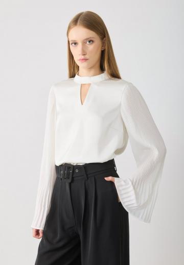 Атласная блузка