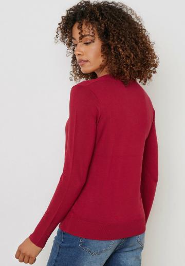 Пуловер с вырезом V