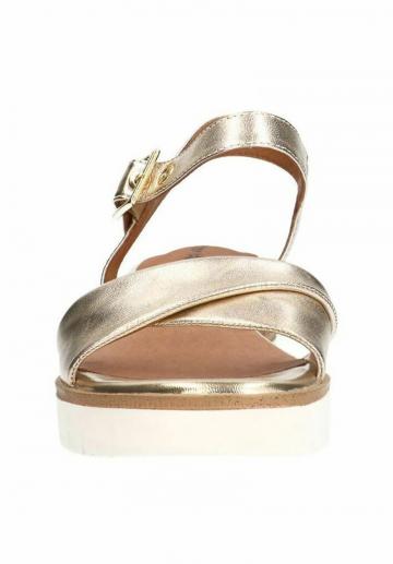 Босоножки на танкетке