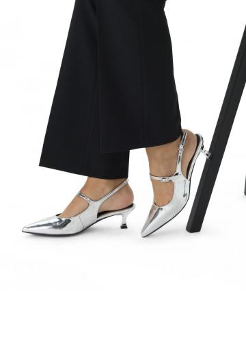 Туфли с ремешком