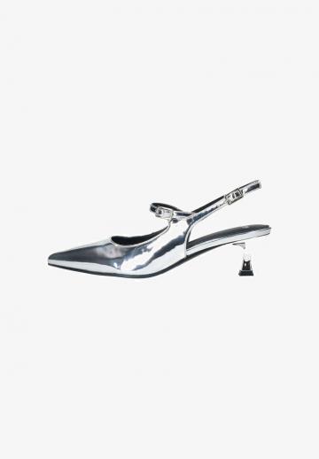 Туфли с ремешком