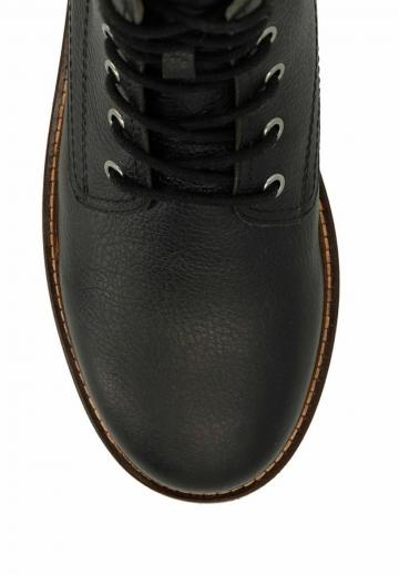 Ботинки на шнуровке