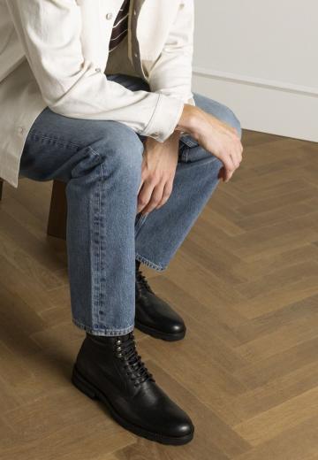 Ботинки на шнуровке