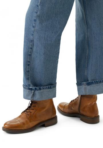 Ботинки на шнуровке