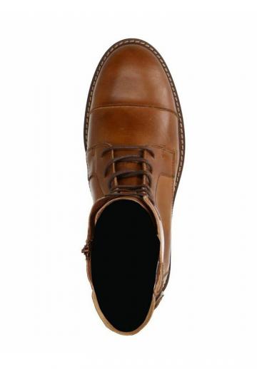 Ботинки на шнуровке