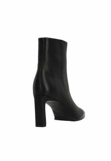 Полусапожки на высоком каблуке