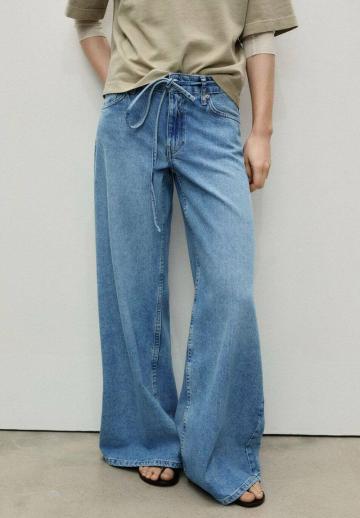Клешеные джинсы