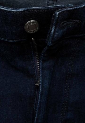 Узкие джинсы