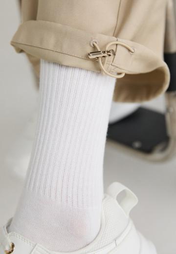 Брюки с накладными карманами