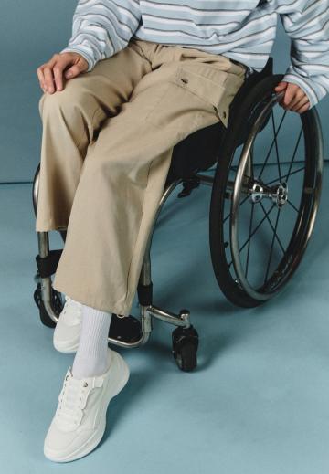 Брюки с накладными карманами