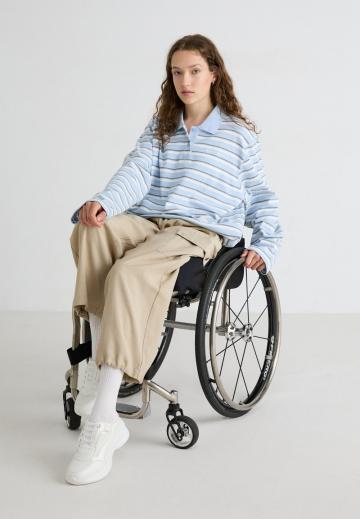 Брюки с накладными карманами