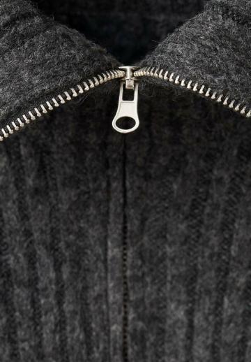 Вязаная кофта