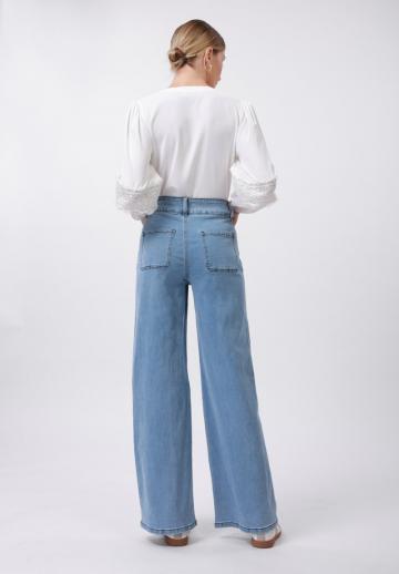 Клешеные джинсы