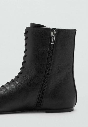 Ботинки на шнуровке