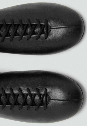 Ботинки на шнуровке