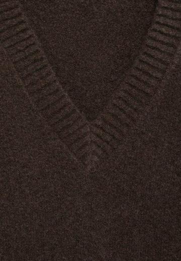 Пуловер с вырезом V