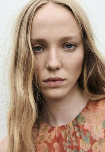 Блузка без рукавов