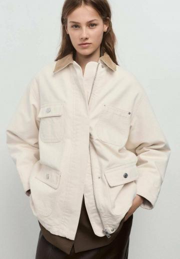 Куртка с накладнымит карманами