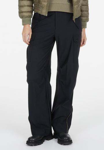 Брюки с накладными карманами
