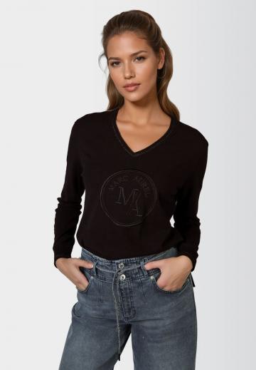 Пуловер с вырезом V
