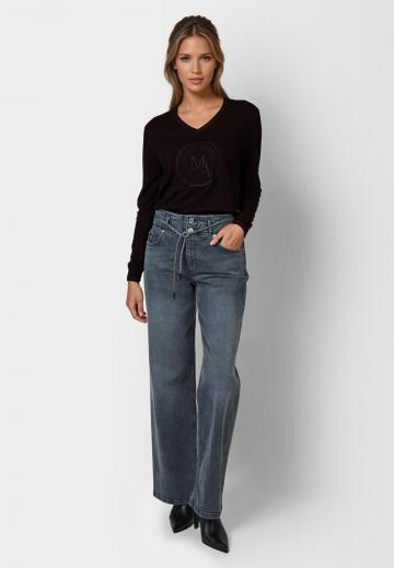 Пуловер с вырезом V