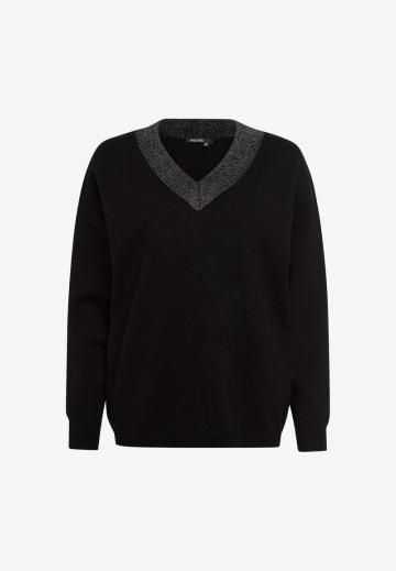 Пуловер с вырезом V
