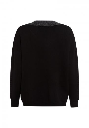 Пуловер с вырезом V