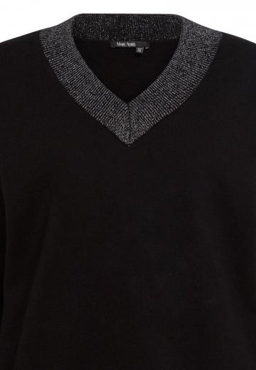 Пуловер с вырезом V