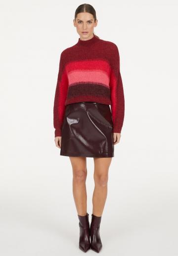 Пуловер в полоску