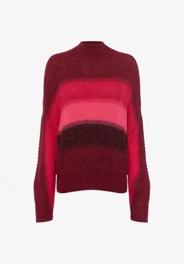 Пуловер в полоску