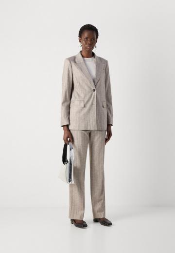 Длинный блейзер