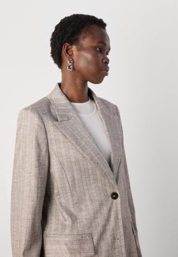 Длинный блейзер