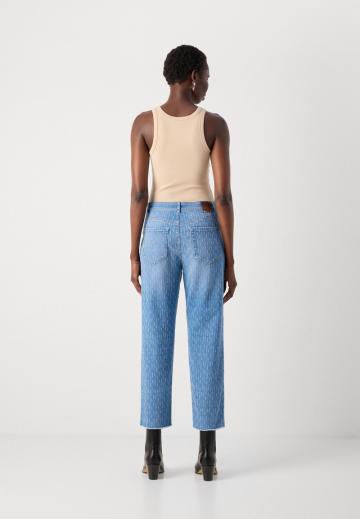 Короткие джинсы