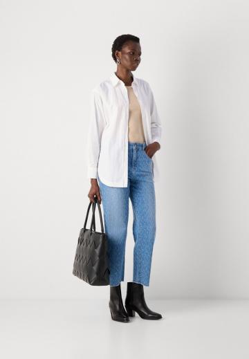 Короткие джинсы