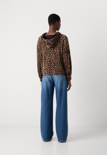 Пуловер с капюшоном