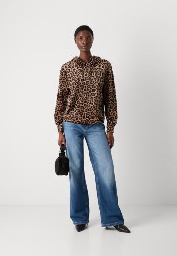 Пуловер с капюшоном