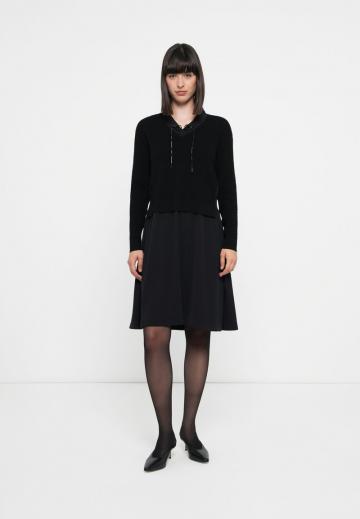 Вязаное платье