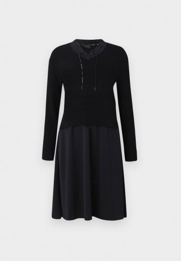 Вязаное платье