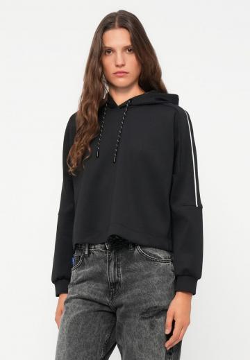 Пуловер с капюшоном