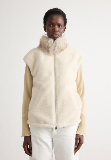 Пуховой жилет