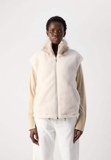 Пуховой жилет