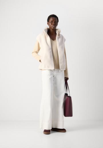 Пуховой жилет