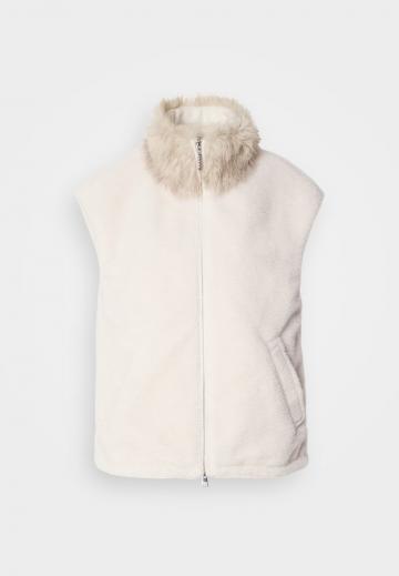 Пуховой жилет